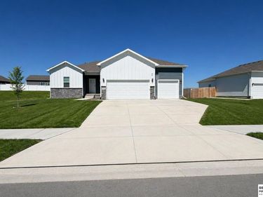 6430 Harvest Drive , Papillion, NE 68157