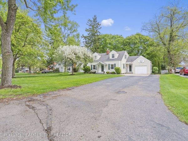 136 Maplewood Drive, East Lansing, MI 48823