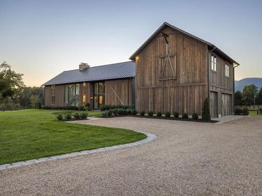 320 BARN HOUSE LN, CHARLOTTESVILLE, VA 22901