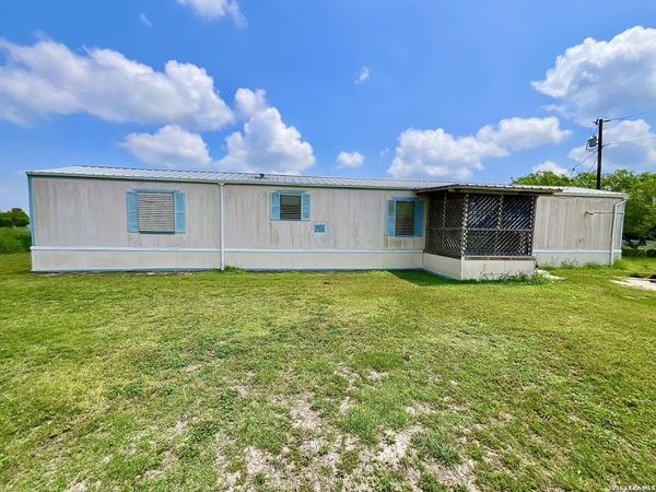 110 AGAPE RD, Woodsboro, TX 78393