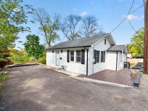 43 Nakomis Path, Lincoln Park, NJ 07035