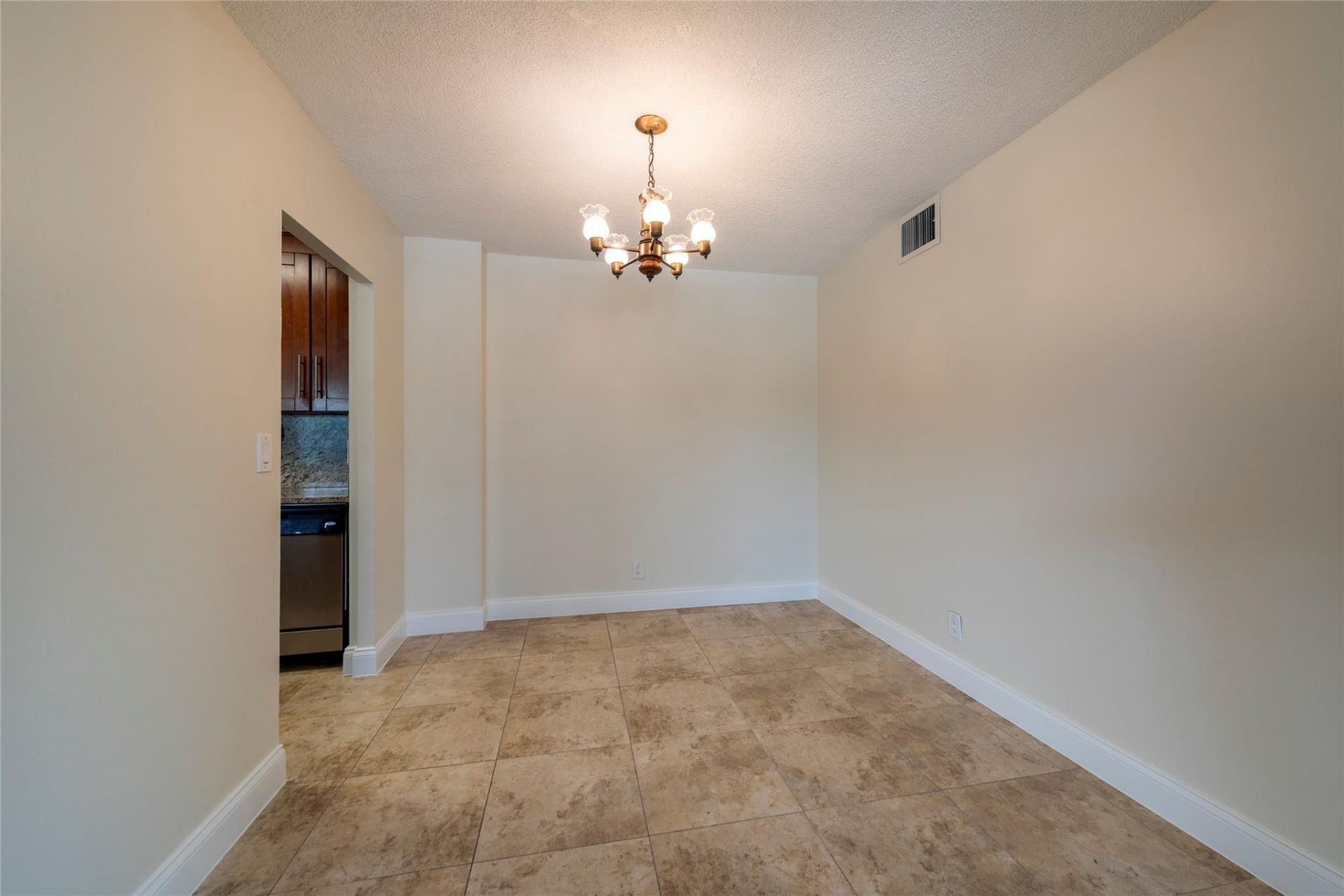 2555 NE 11th Street, Unit 302, Fort Lauderdale, FL 33304 Photo