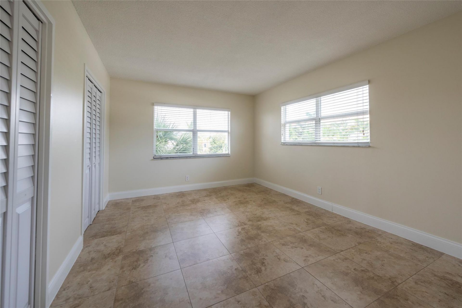 2555 NE 11th Street, Unit 302, Fort Lauderdale, FL 33304 Photo