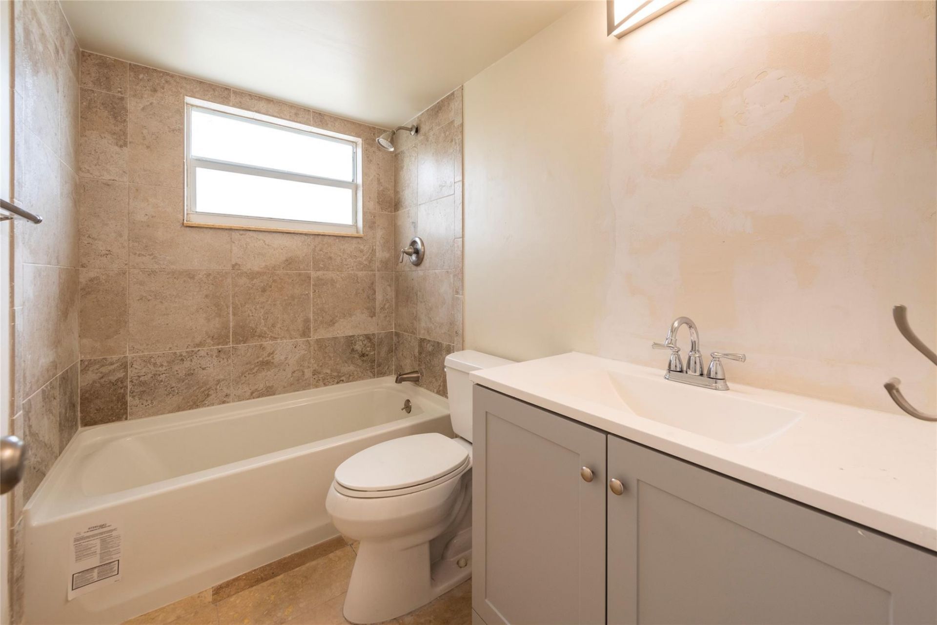 2555 NE 11th Street, Unit 302, Fort Lauderdale, FL 33304 Photo
