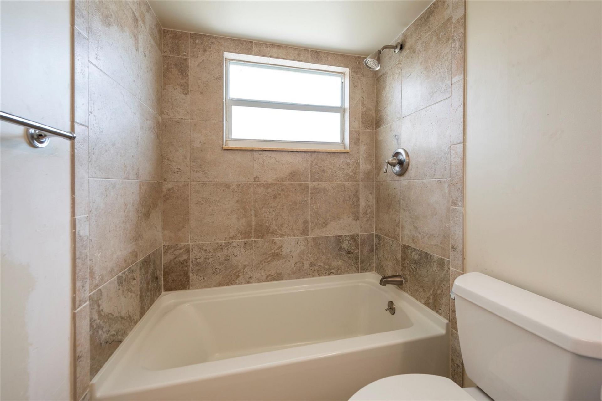 2555 NE 11th Street, Unit 302, Fort Lauderdale, FL 33304 Photo