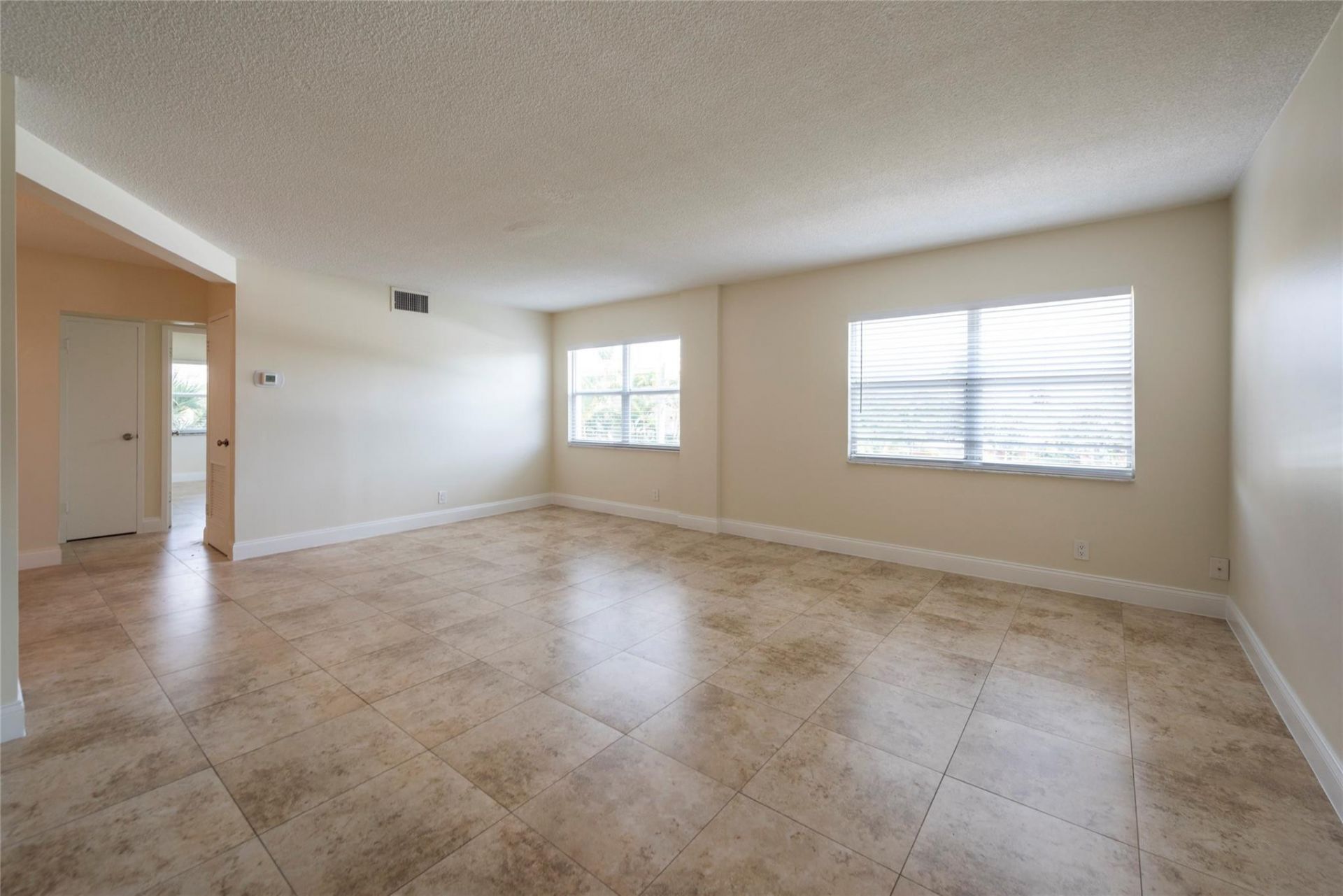 2555 NE 11th Street, Unit 302, Fort Lauderdale, FL 33304 Photo