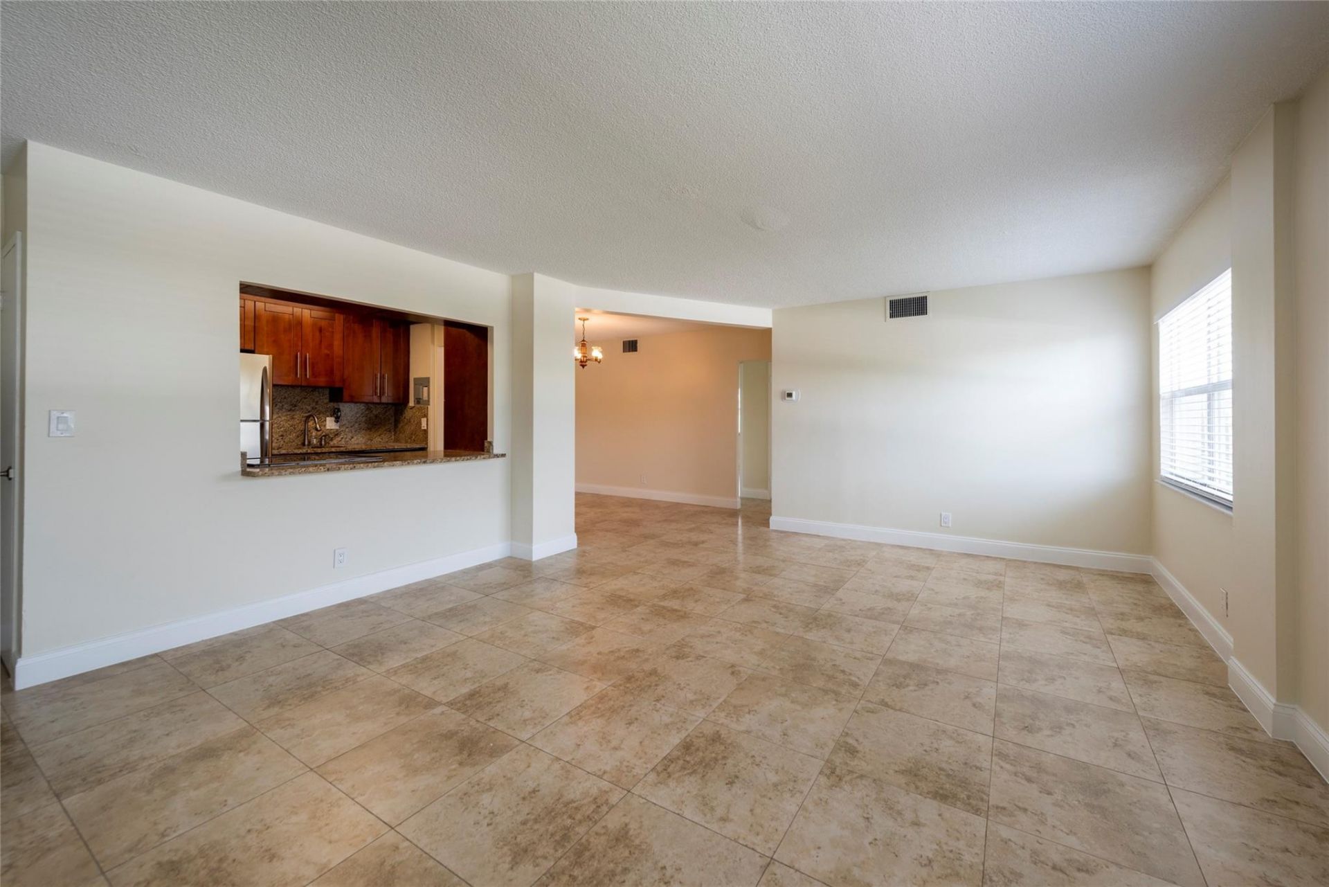2555 NE 11th Street, Unit 302, Fort Lauderdale, FL 33304 Photo