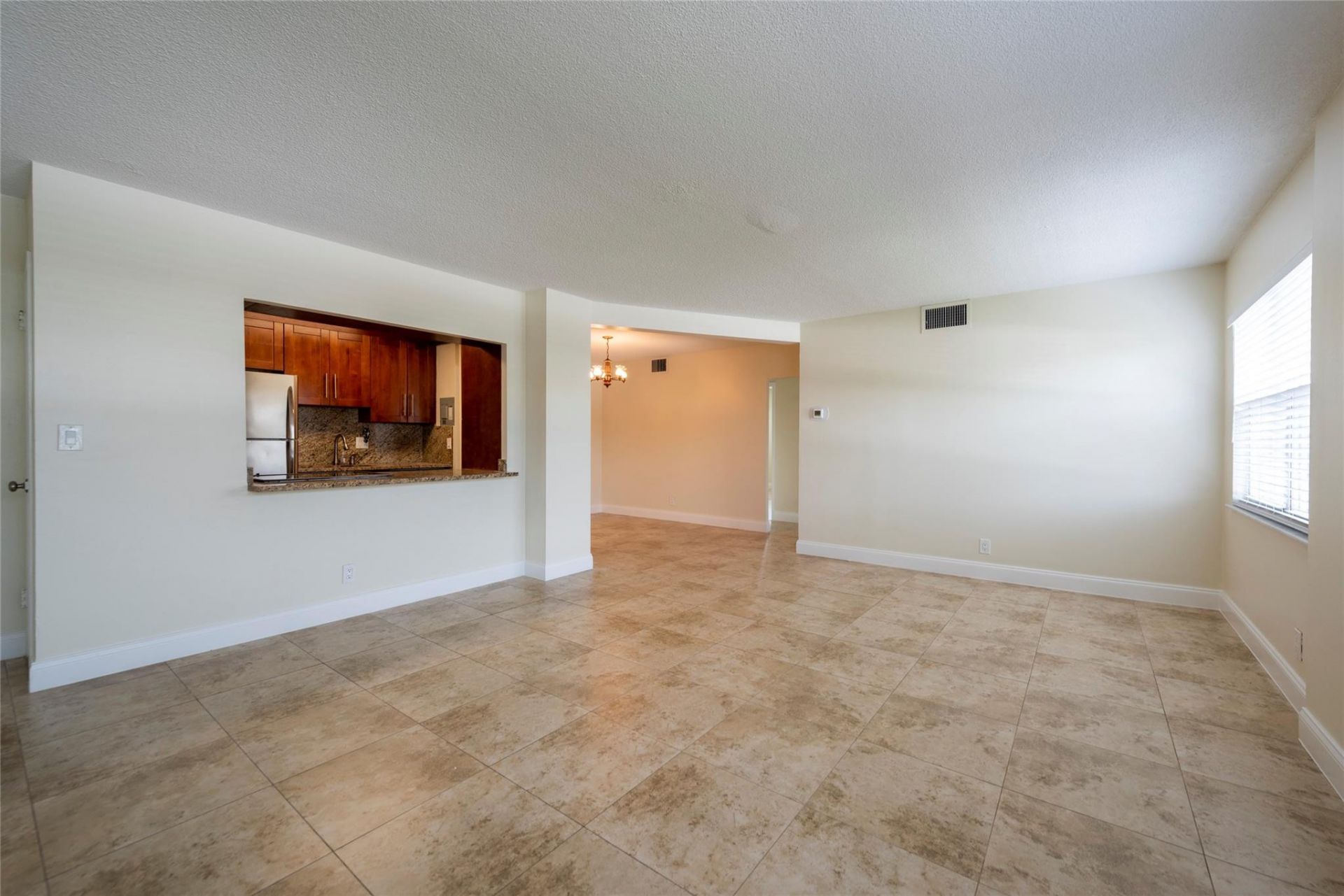 2555 NE 11th Street, Unit 302, Fort Lauderdale, FL 33304 Photo