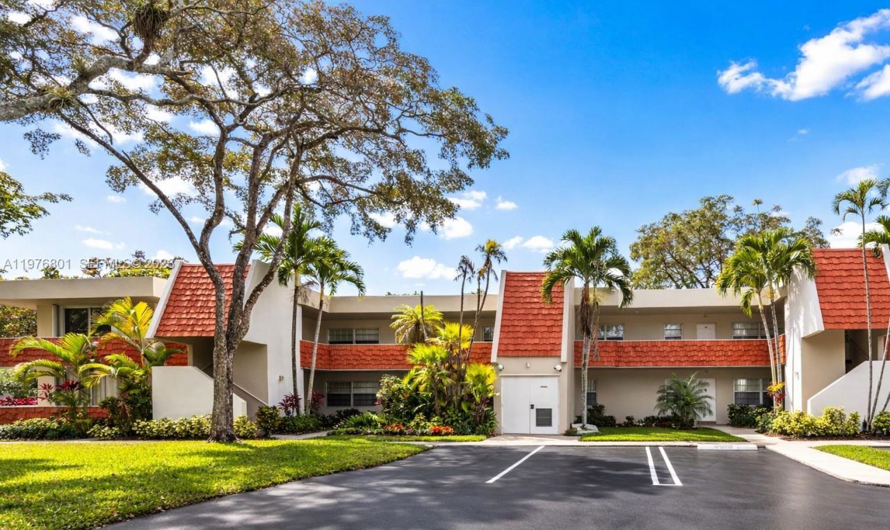 823 Cypress Blvd , Unit 204, Pompano Beach, FL 33069 Main Photo