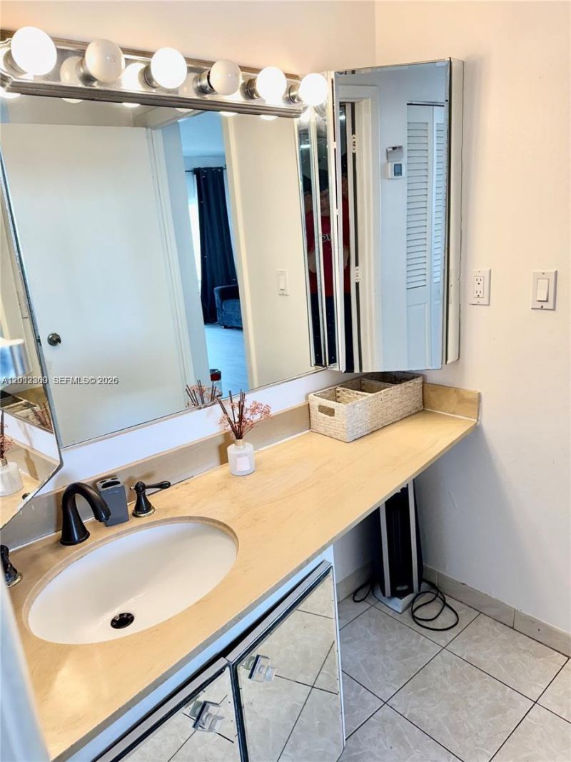 300 Bayview Dr , Unit 1903, Sunny Isles Beach, FL 33160 Photo