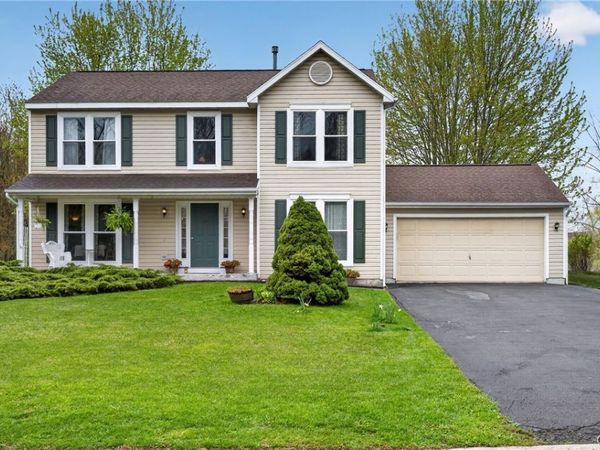 55 Chaucer Circle, Baldwinsville, NY 13027