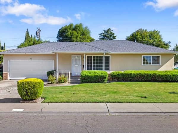 121 W Benjamin Holt Dr, Stockton, CA 95207
