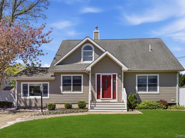 5 E Haven Lane, East Northport, NY 11731