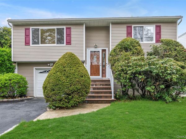 17 Horton Drive , Huntington Station, NY 11746