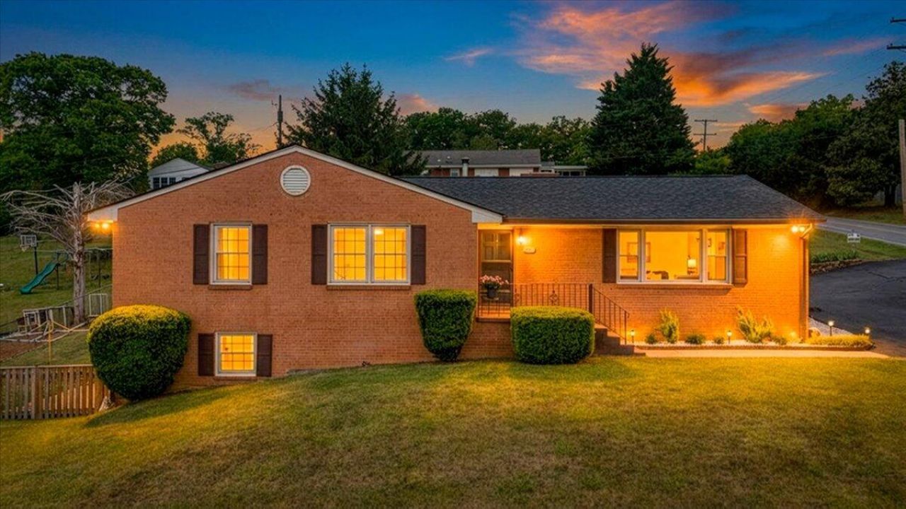 3553 Cedar Ln, Roanoke, VA 24018 Main Photo