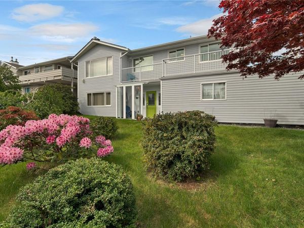 208 Alder St S, Campbell River, BC V9W 2N6