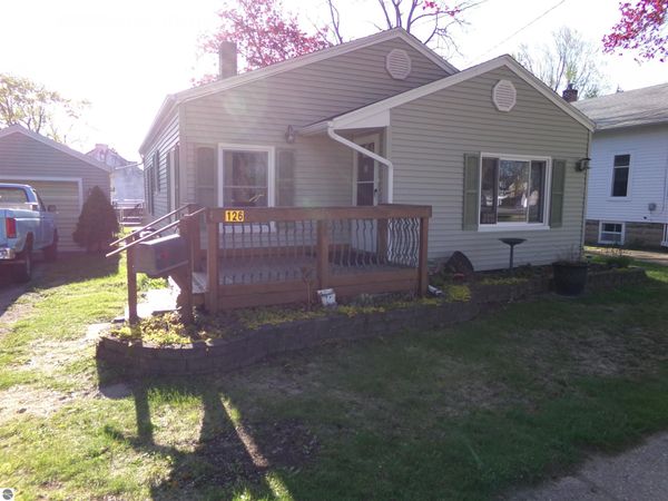 126 Ithaca Street N, Ithaca, MI 48847