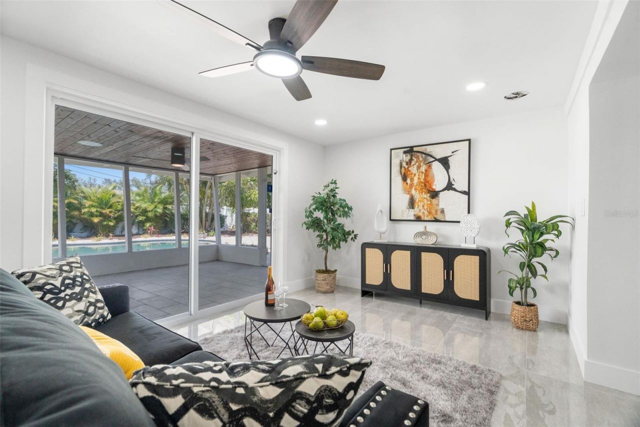 1715 Delaware Avenue Ne, Saint Petersburg, FL 33703 Photo