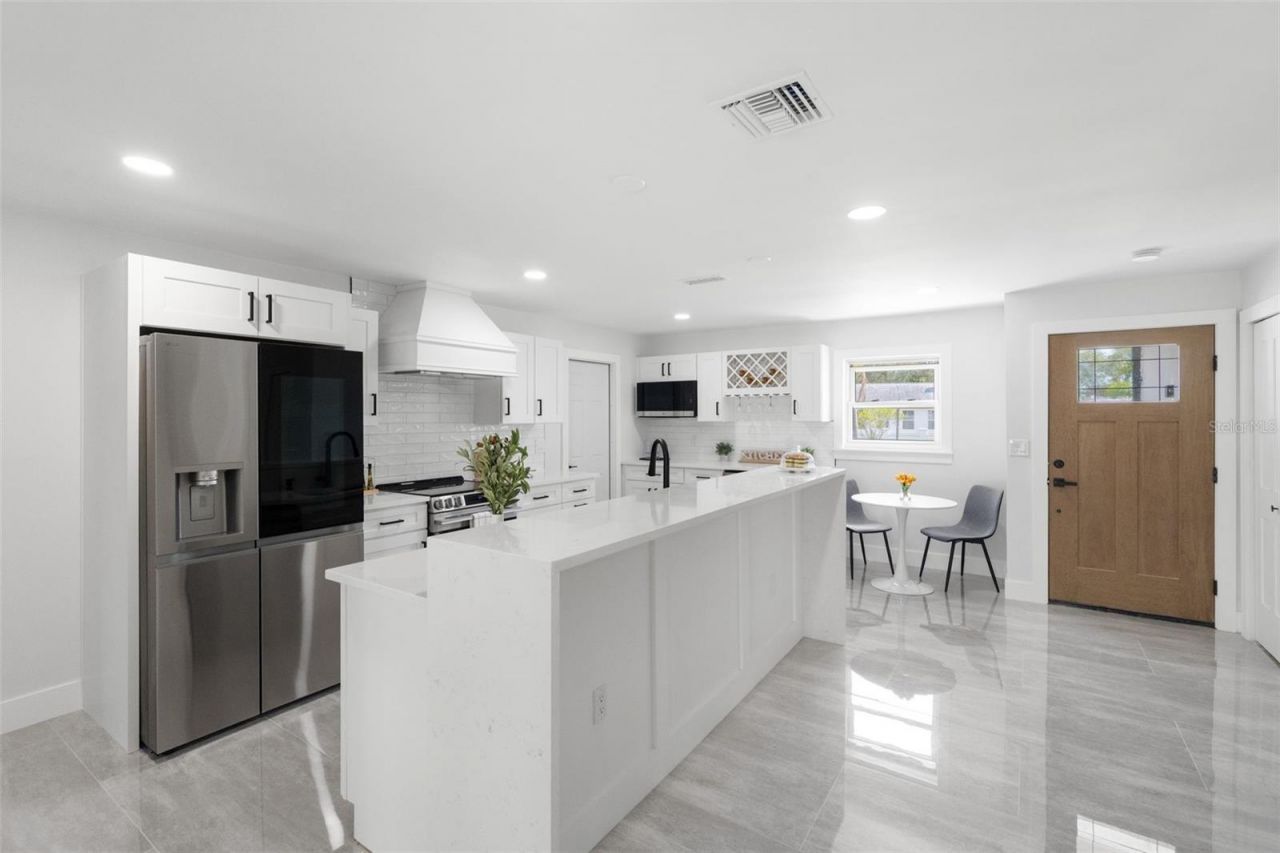 1715 Delaware Avenue Ne, Saint Petersburg, FL 33703 Photo