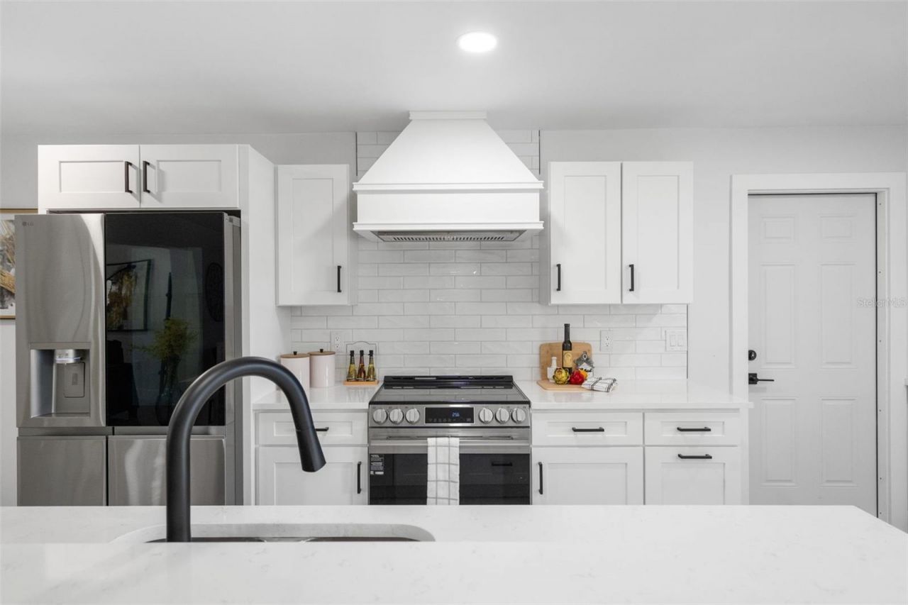 1715 Delaware Avenue Ne, Saint Petersburg, FL 33703 Photo