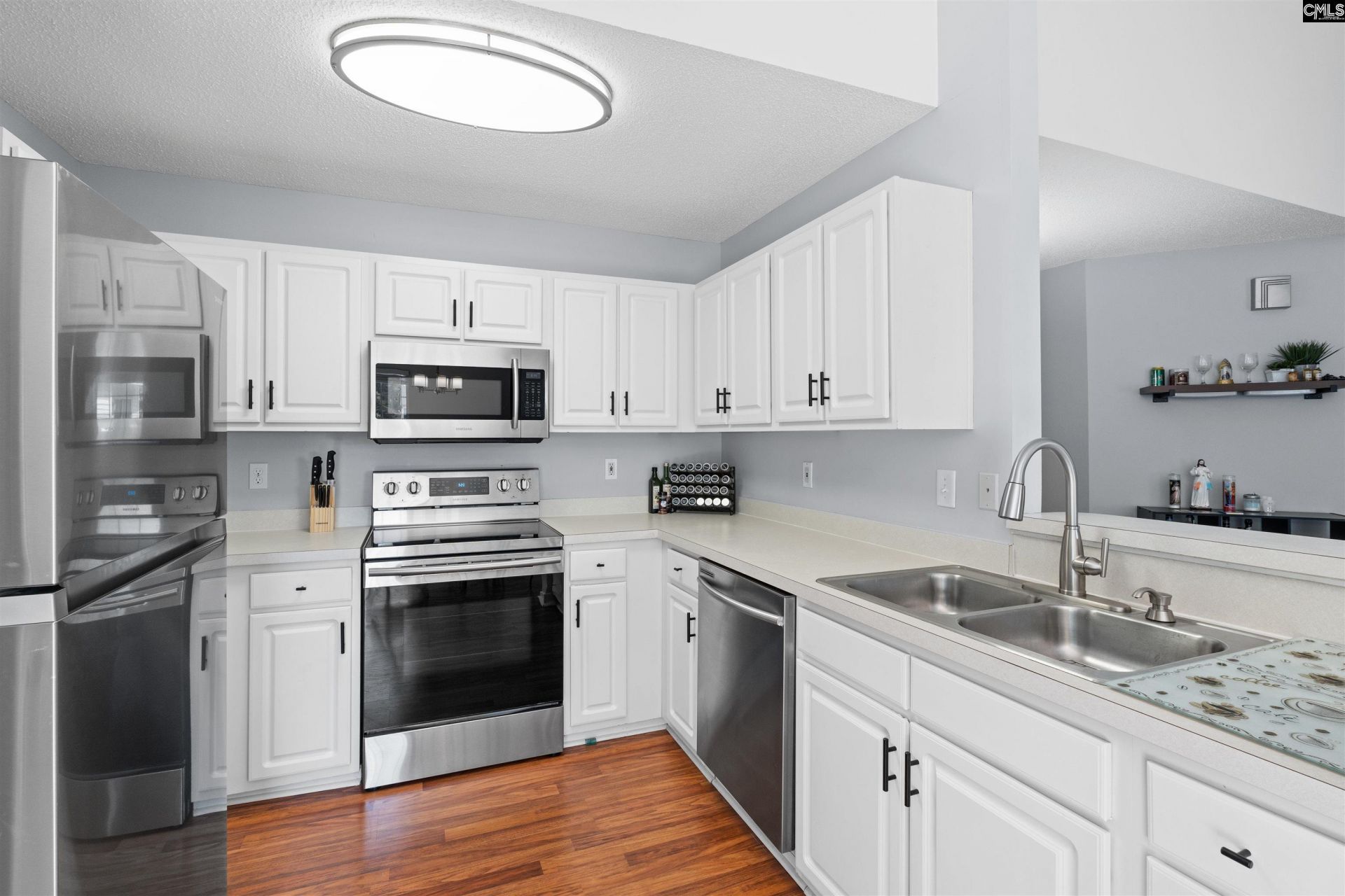 180 Springway Drive  Photo 4