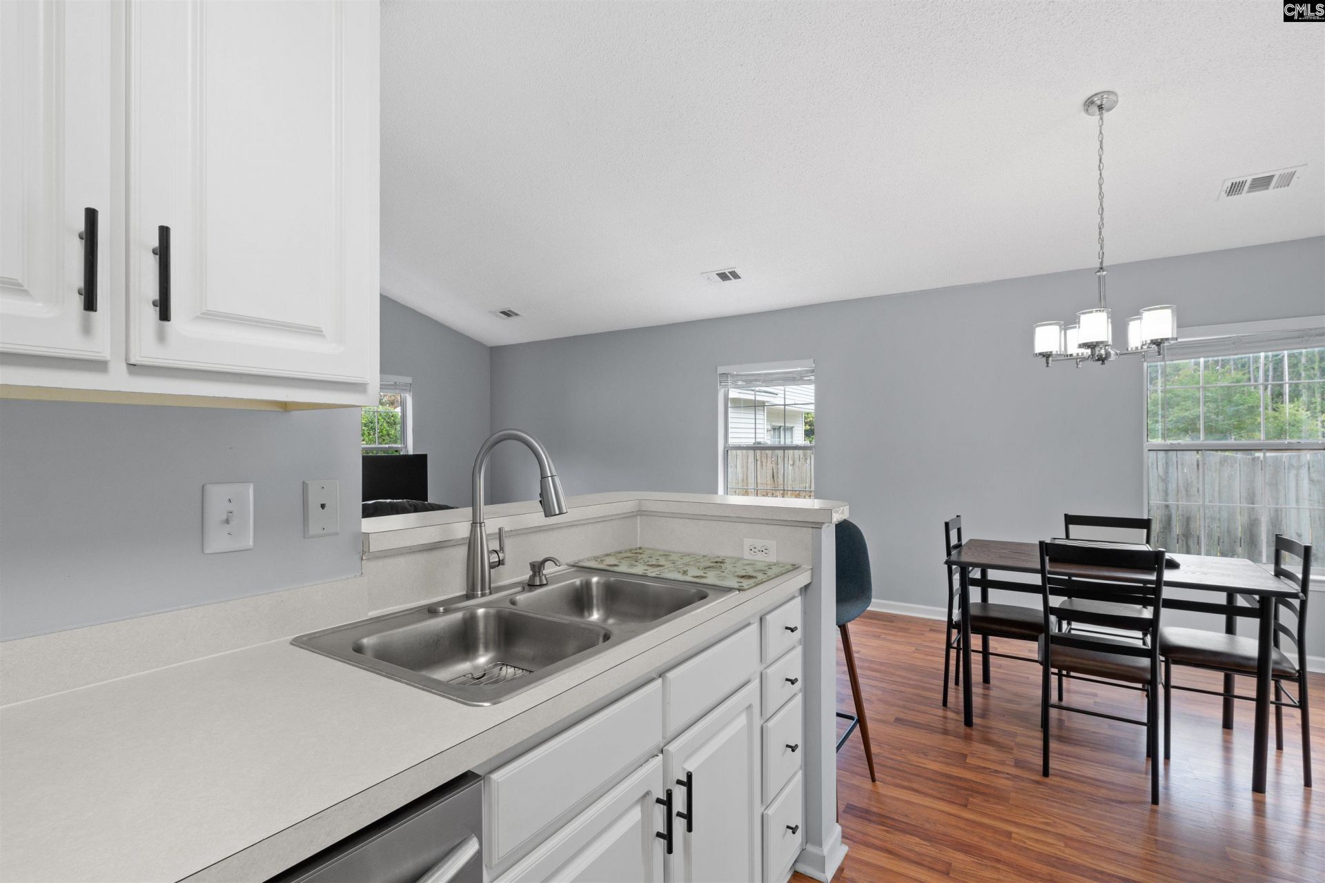 180 Springway Drive  Photo 5