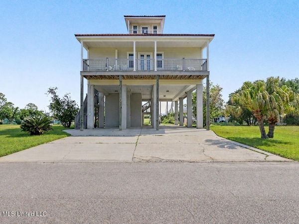 124 Elm Lane, Pass Christian, MS 39571