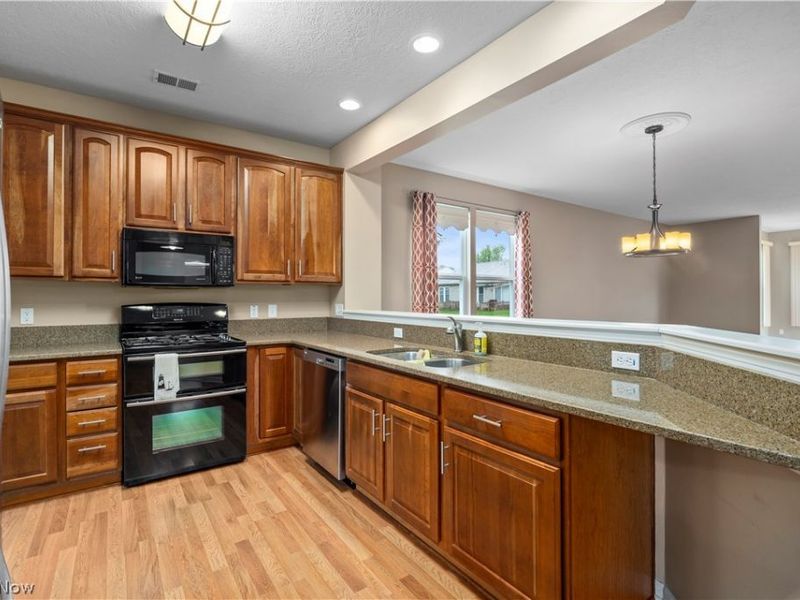 9428 Drury Way , North Ridgeville, OH 44039 Photo 18