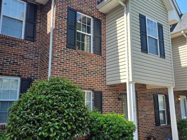2240 15th Avenue NE, Unit 104, Hickory, NC 28601