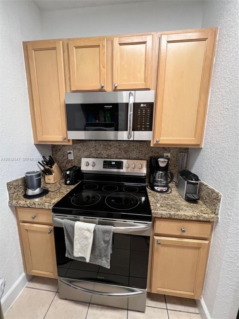 6001 SW 70th St, Unit 325, South Miami, FL 33143 Photo