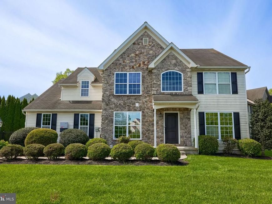 13 S Larkspur Drive, Palmyra, PA 17078 Main Photo