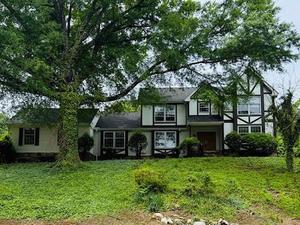 802 Oakwood DR SW, Roanoke, VA 24015