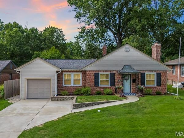 986 Glenbrook Avenue, Glendale, MO 63122