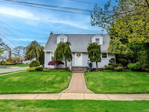 25 E Shore Drive , Massapequa, NY 11758