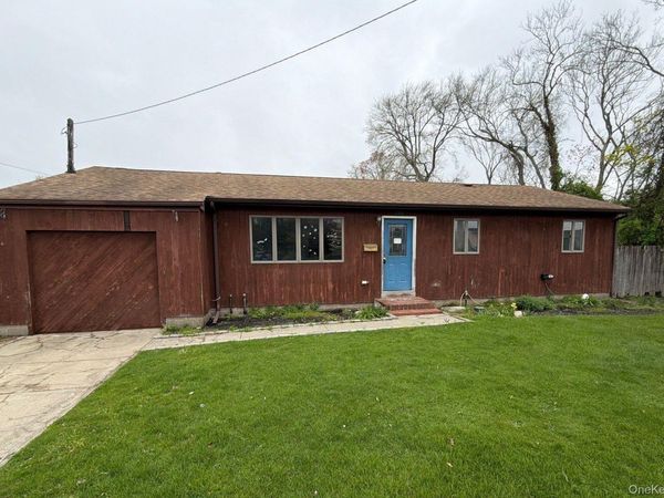 209 Moffitt Boulevard , Islip, NY 11751