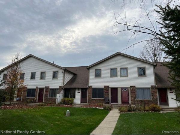 7210 BLUEWATER Drive, Unit 150, Springfield Township, Mi 48348