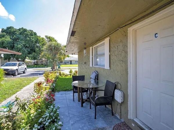 581 Kathy Ln, Unit D, Margate, FL 33068