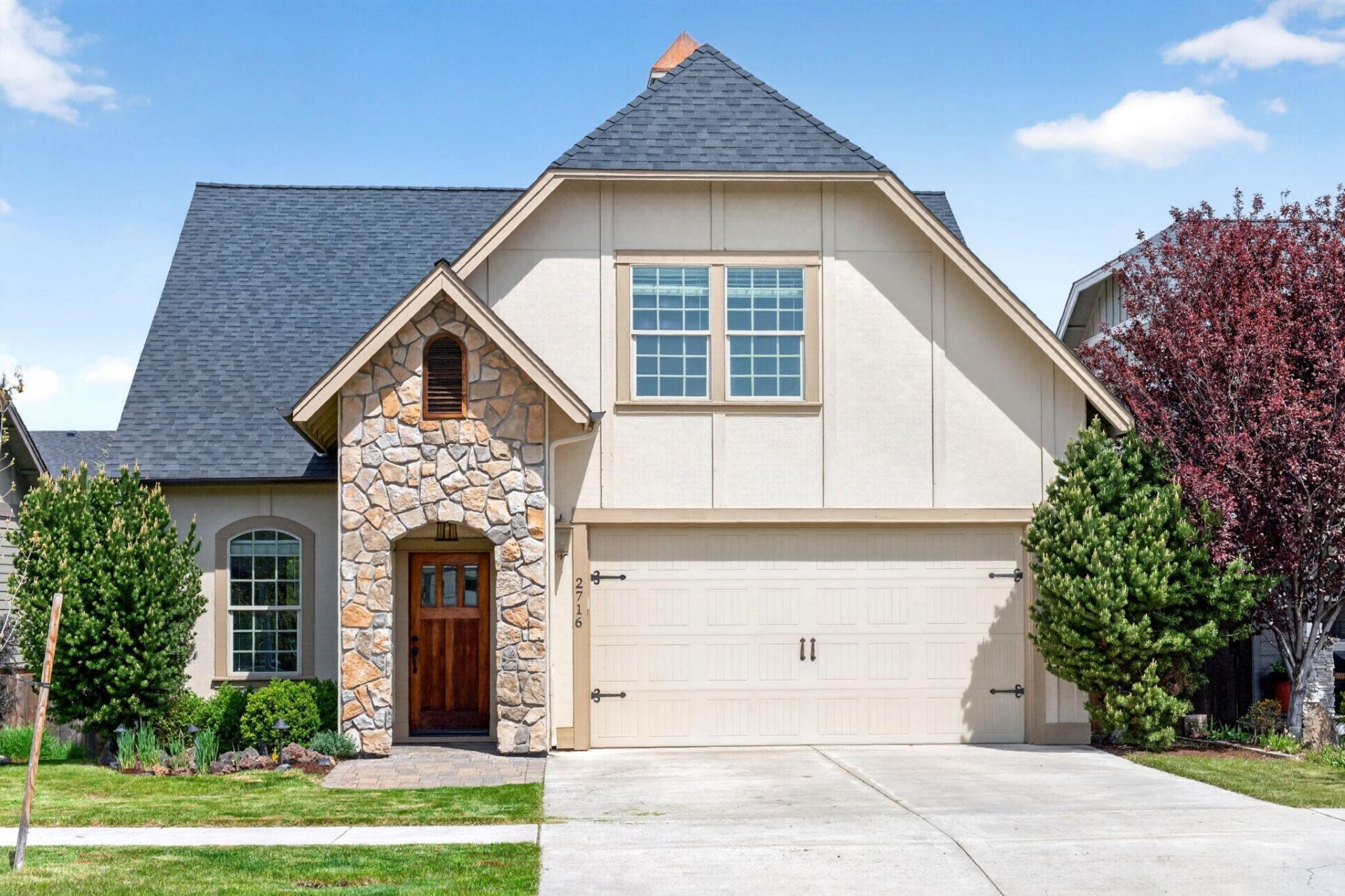 2716 NE Rosemary Drive, Bend, OR 97701 Main Photo