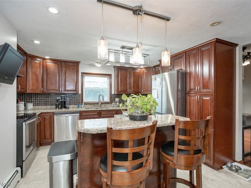 18810 Dellwood Drive, Walton Hills, OH 44146 Photo 10