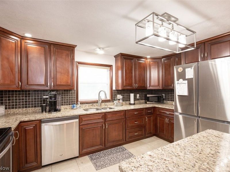 18810 Dellwood Drive, Walton Hills, OH 44146 Photo 11