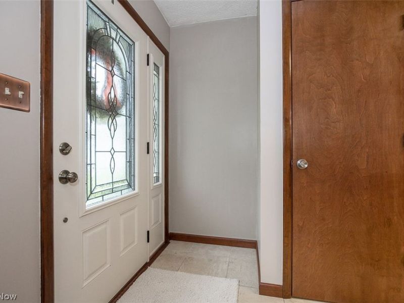 18810 Dellwood Drive, Walton Hills, OH 44146 Photo 2