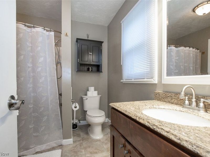 18810 Dellwood Drive, Walton Hills, OH 44146 Photo 27