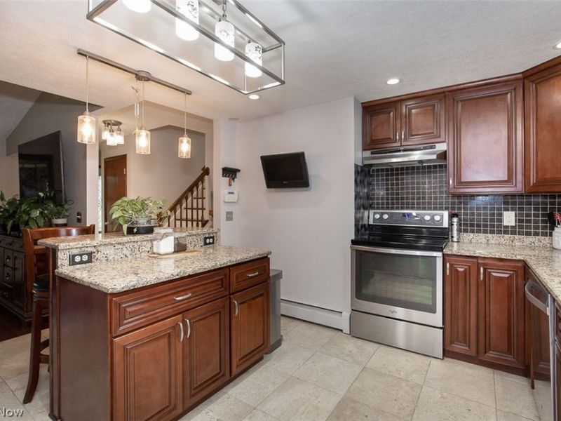 18810 Dellwood Drive, Walton Hills, OH 44146 Photo 9