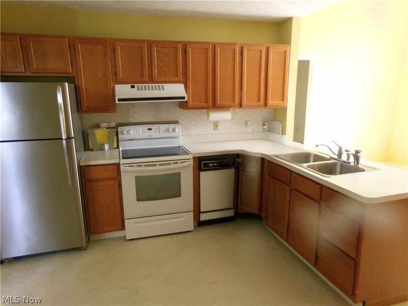 4911 Pond Drive NW, North Canton, OH 44720 Photo 11