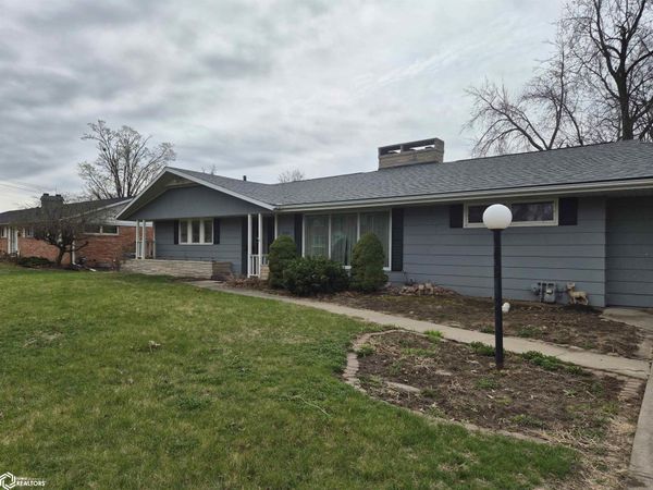 1205 S 15Th Avenue W, Newton, IA 50208