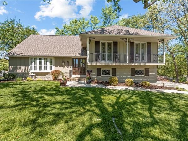 2300 W 103rd Terrace, Leawood, KS 66206