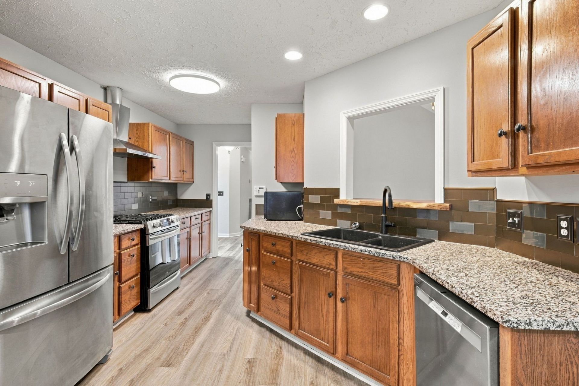 122 Mansker Park Dr, Hendersonville, TN 37075 Main Photo