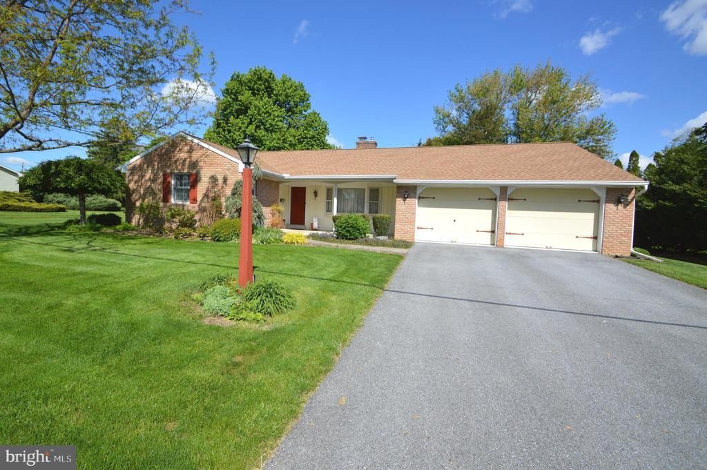 230 ADELE AVENUE, MANHEIM, PA 17545