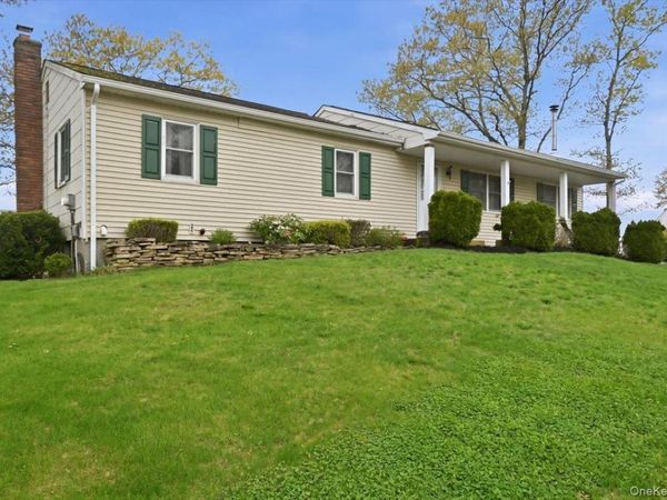 258 Oakland Avenue , Miller Place, NY 11764