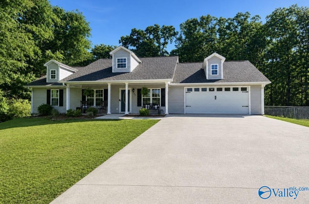 382 Solitude Avenue, Albertville, AL 35950 Main Photo